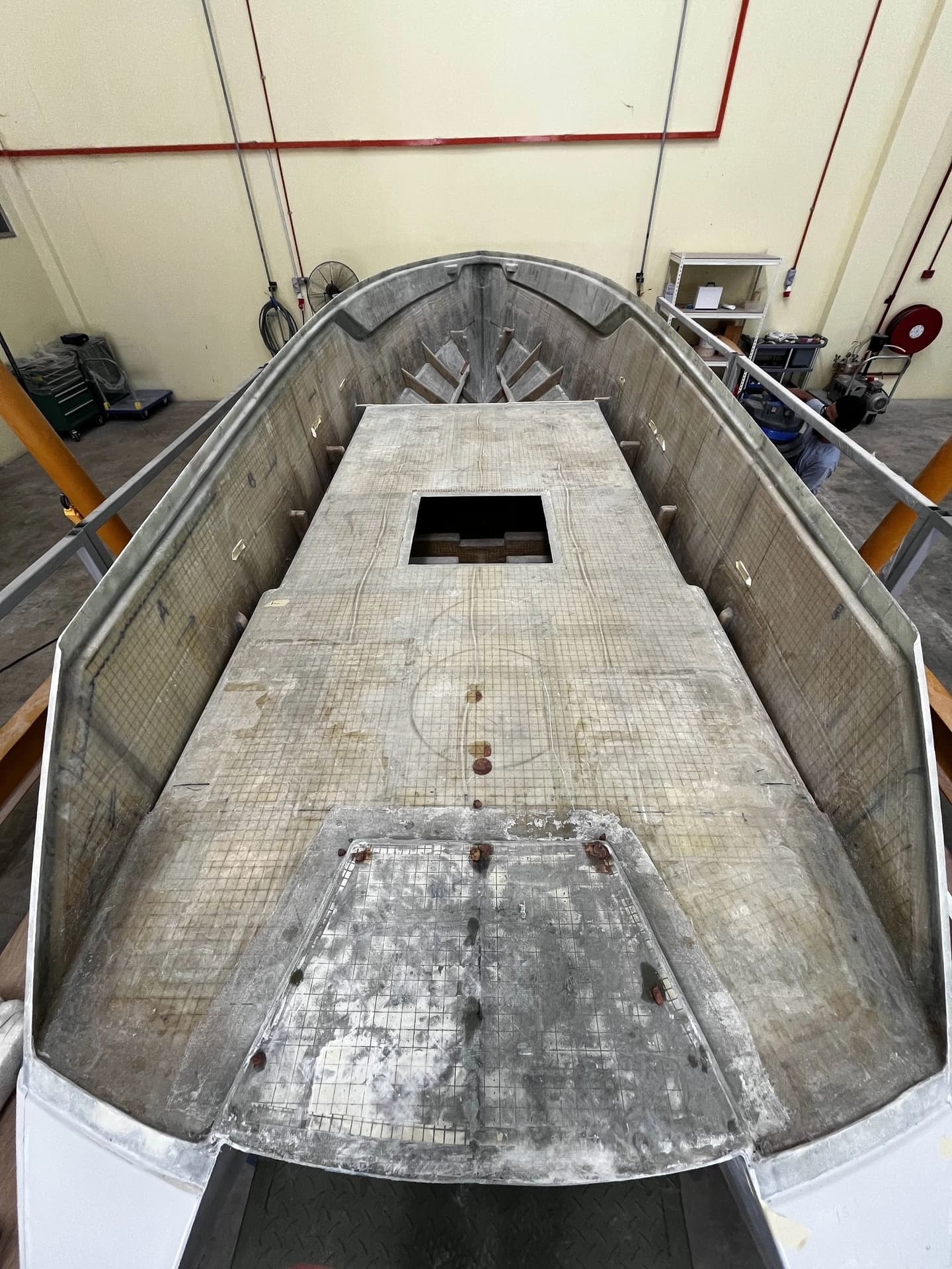 Aluminum hull construction and reinforcement